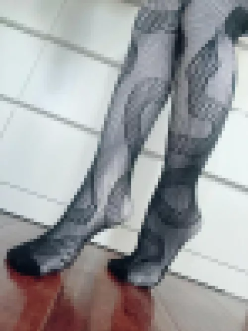 Day 29 of Socktober - 🖤 fishnets + white socks combo 🖤