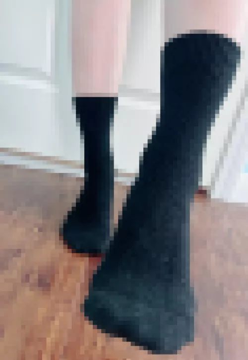 Day 30 of Socktober - get on your knees and kiss my toes as soon as I enter the room 🖤