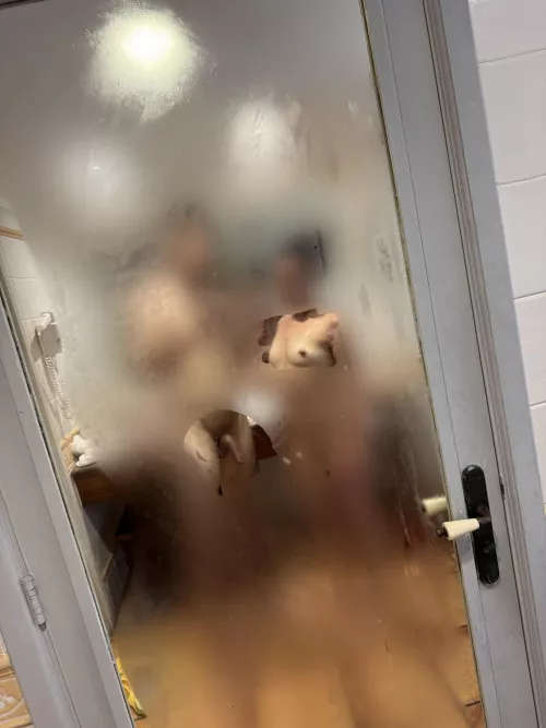 Ever fucked an Asian slut so hard you steam up the room 😳 