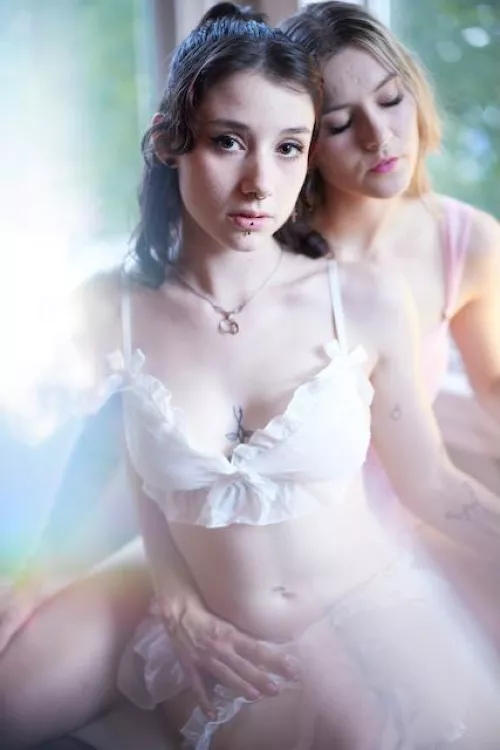 every brunette needs a blonde lover 