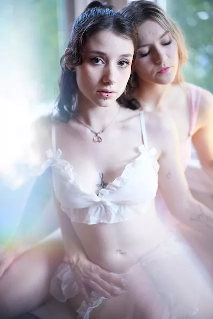 every brunette needs a blonde lover 