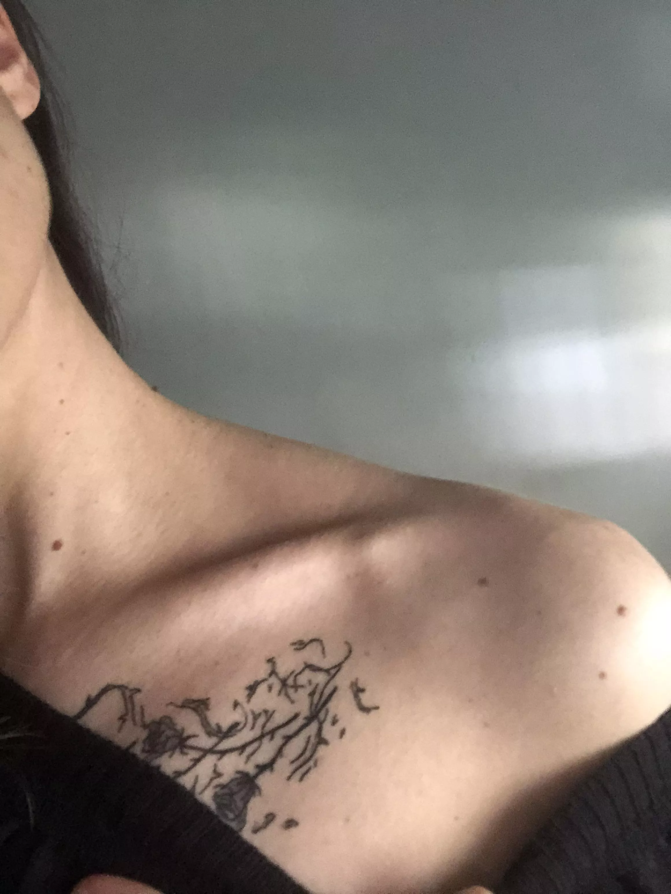 Feeling the touch of lips on the neck it’s such a turn on 