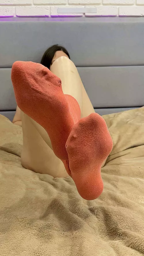 Feet or holes for you to choose