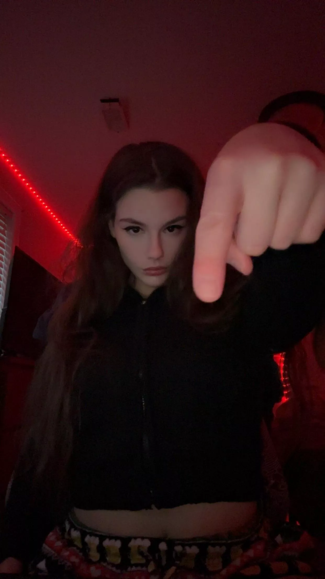 Get on your knees beta, your face is now my gaming chair 🤭😈