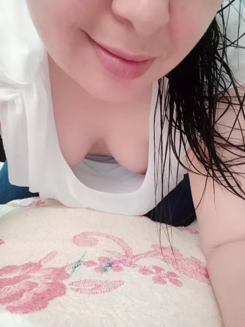 Good morning my love! I hope you don't mind I'm going braless to work 🙈