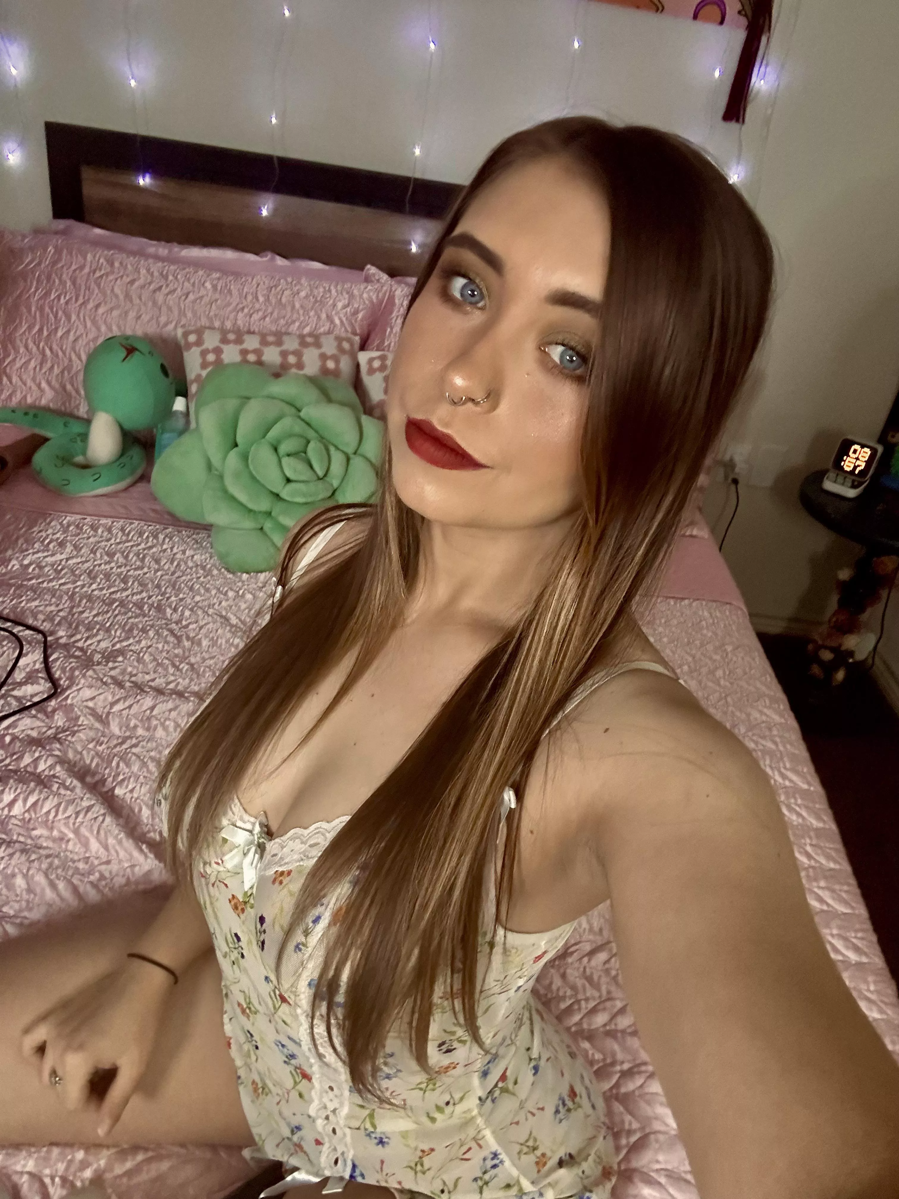 Hiiii, cum hang💋 www.chaturbate.com/stacycakesxo