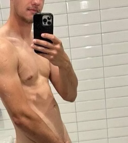 Hosting at hotel in Huntsville tonight anytime after 8! Down for anything! 😉