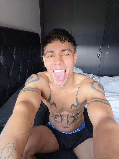 I give you my smile and my body 😇