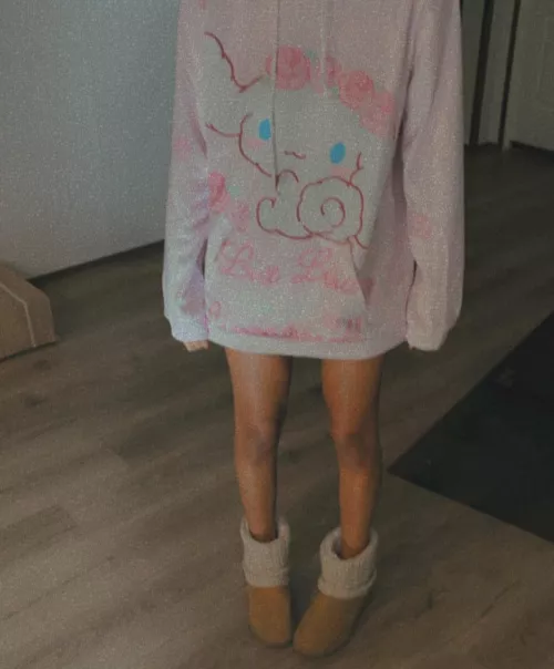 i got a new hoodie >.<