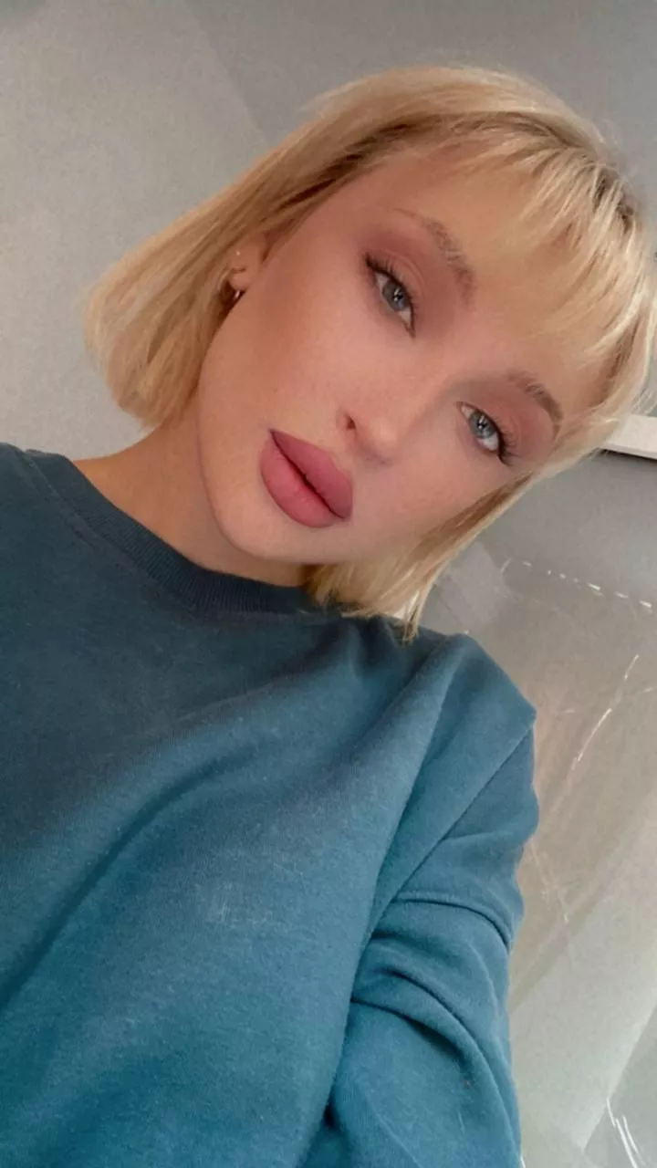 i love to make such short hair style btw :) hmm do i look like bad girl ? but classyyy