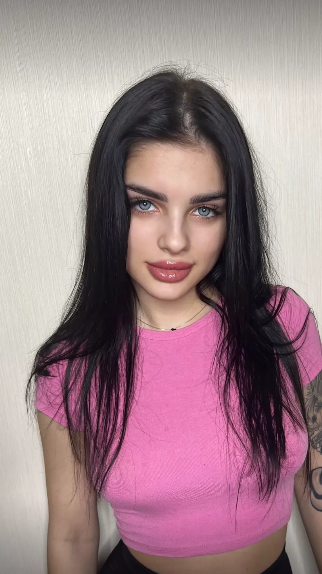 I'm a brunette who likes to seduce 