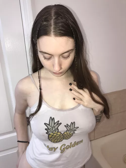 Iβm so wet, can you help me change?