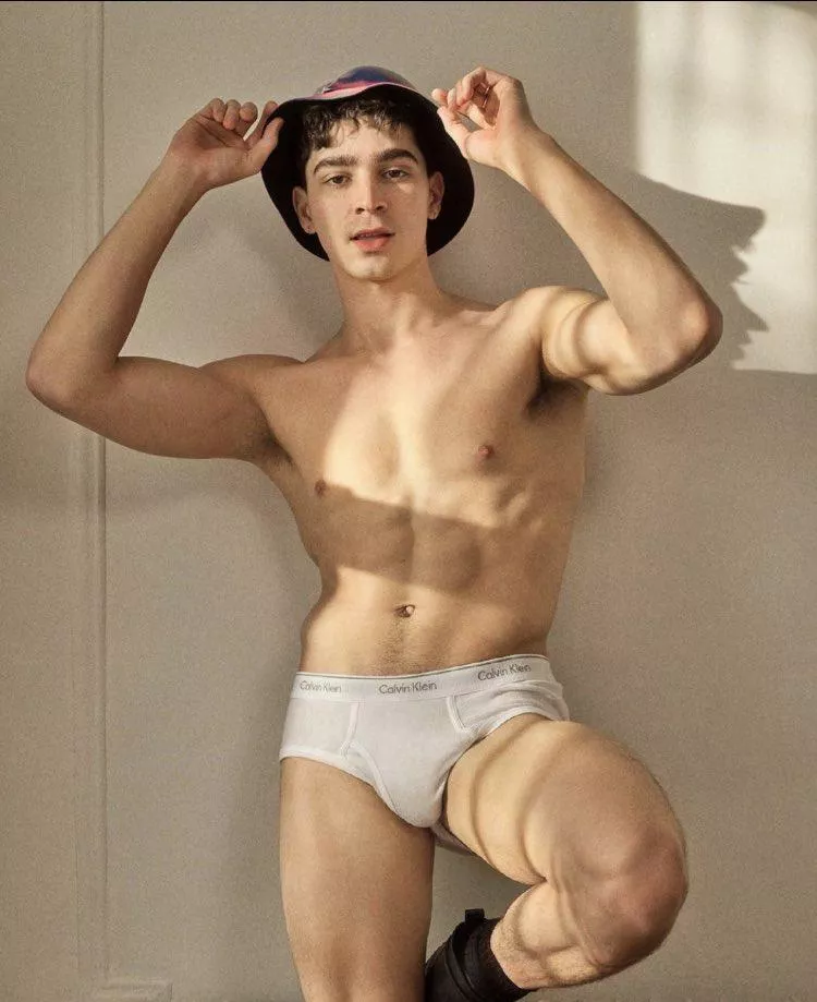 Isaac Cole Powell, American actor and singer