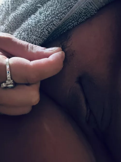 It’s the little tug 🤤🤤🤤🤤🤤 happy Sunday yall. 😘