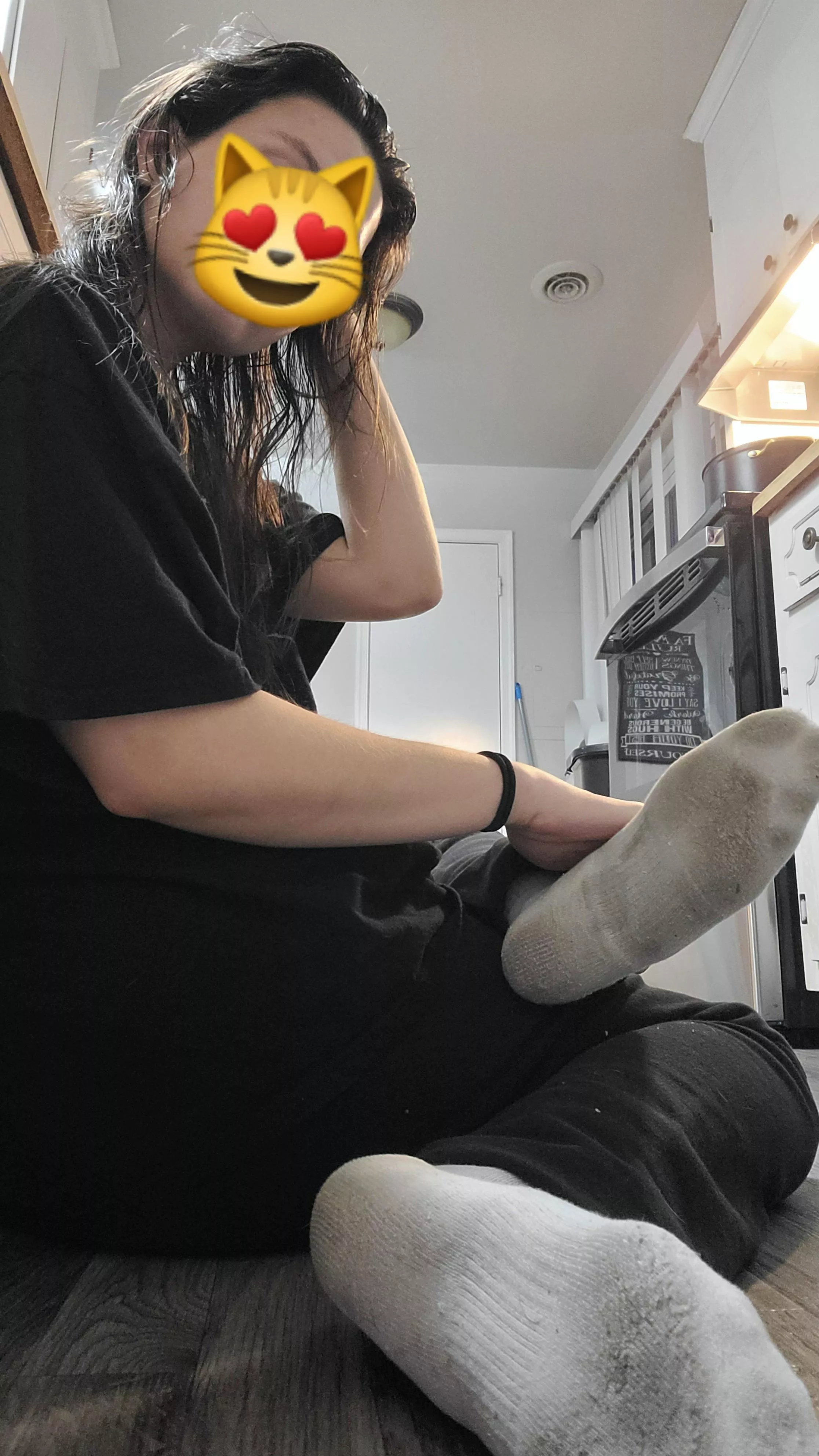 Just sitting looking up at me like the loser you are from the ground lol