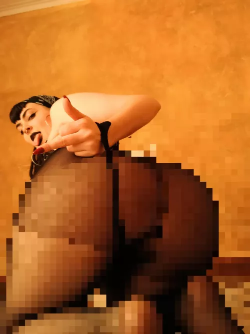 Looking for a desperate loser gooner to torture with my pixels and play with his stupid mind. Any volunteers?😈