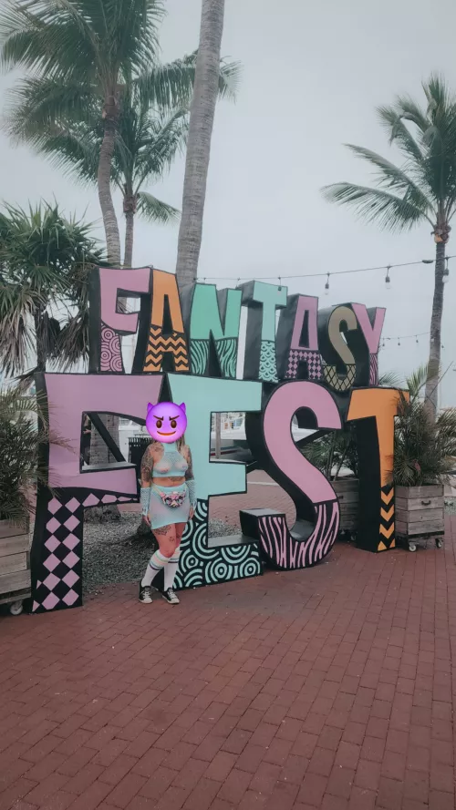 Loved The Neon 90s Theme