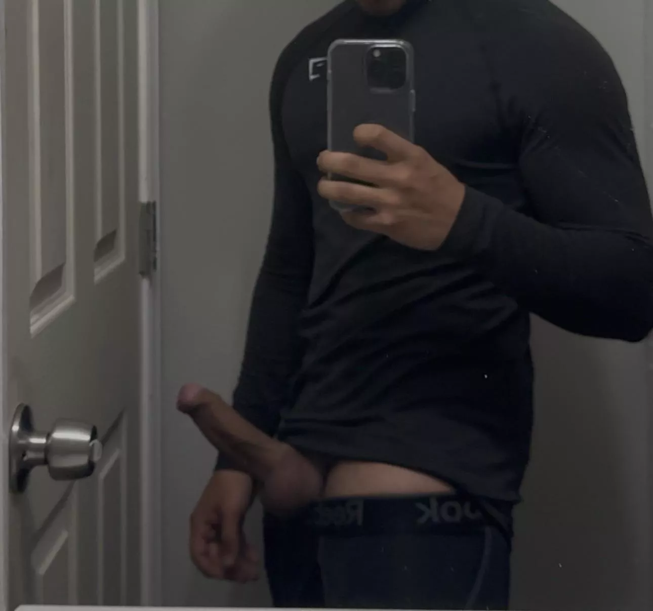 M21 looking to join couples my age (females and couples can’t stress this enough) I host as well 