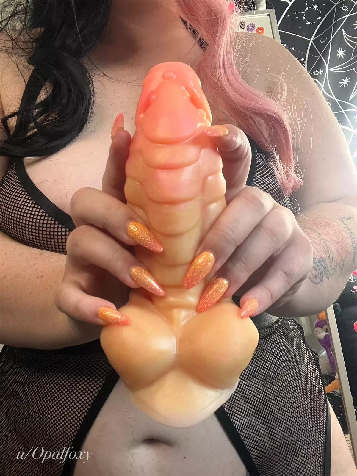 Matching my nails to this flint c: