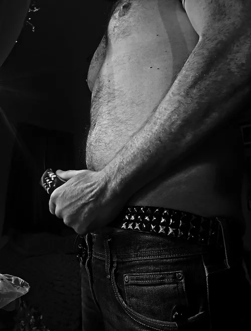 [M]onday morning.. Is this thing on? 🎶Can you hear me through the white noise? Friend🎶