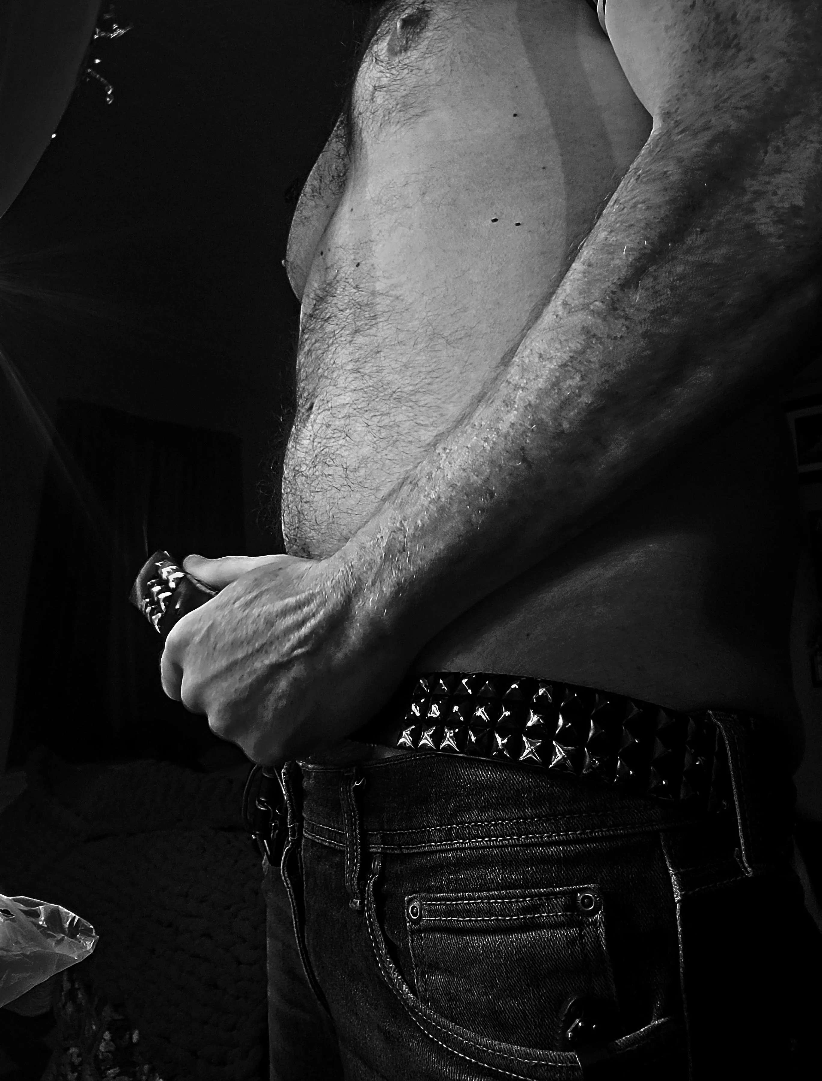 [M]onday morning.. Is this thing on? 🎶Can you hear me through the white noise? Friend🎶