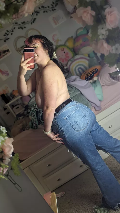 More of me in these adorable American eagle jeans