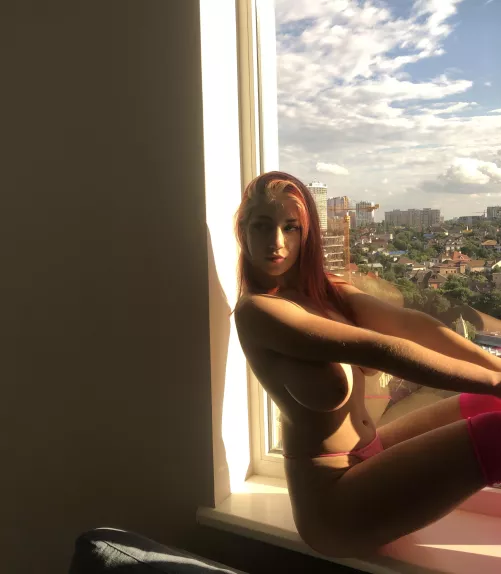 My naked body looks great on the window