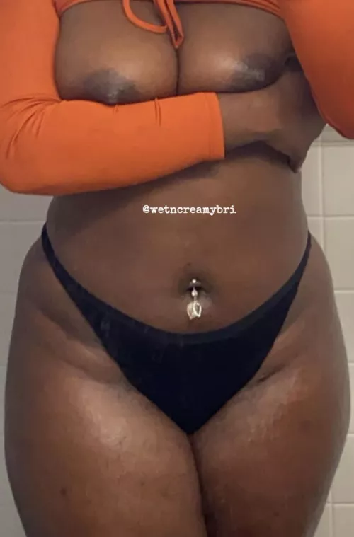 Need a 9 inch 🍆 inside me rn🫠