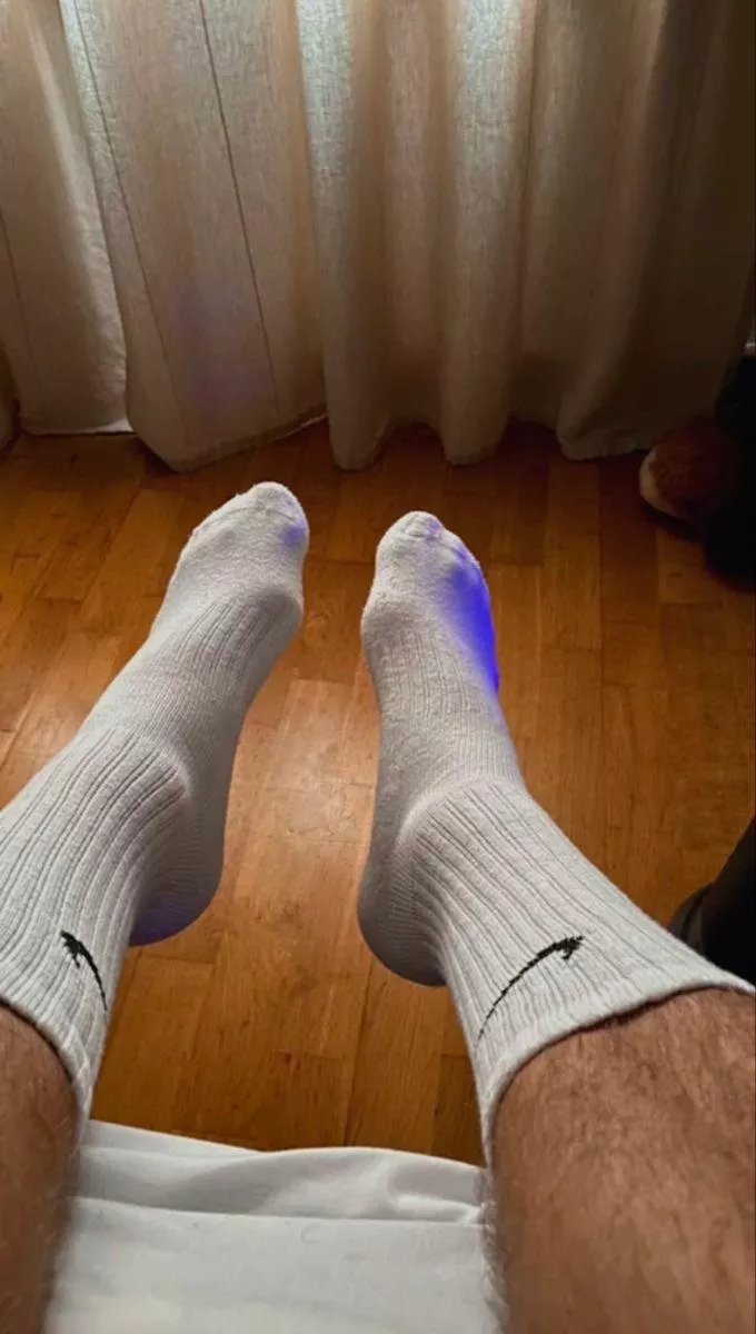 Need someone who will fuck my ass and feet 