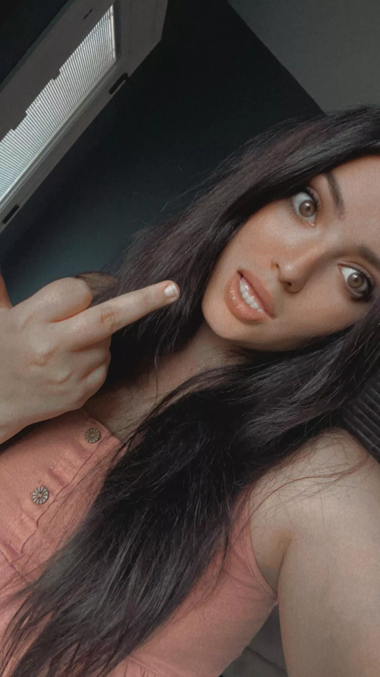 Only a loser would get turned on by a middle finger. 