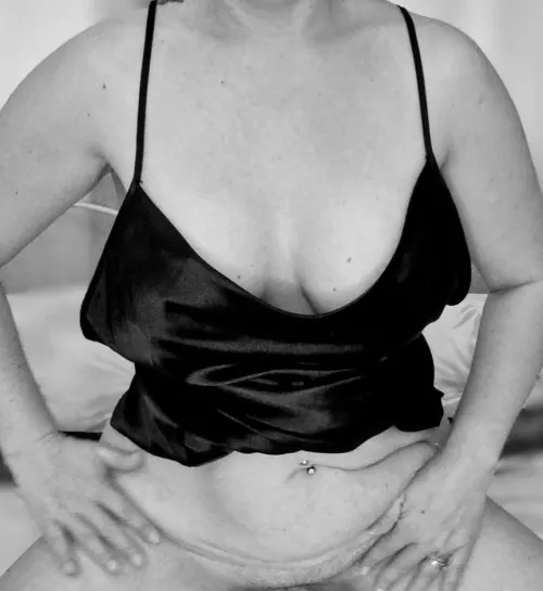 Psst! There's a strategically placed mirror in this pic too.