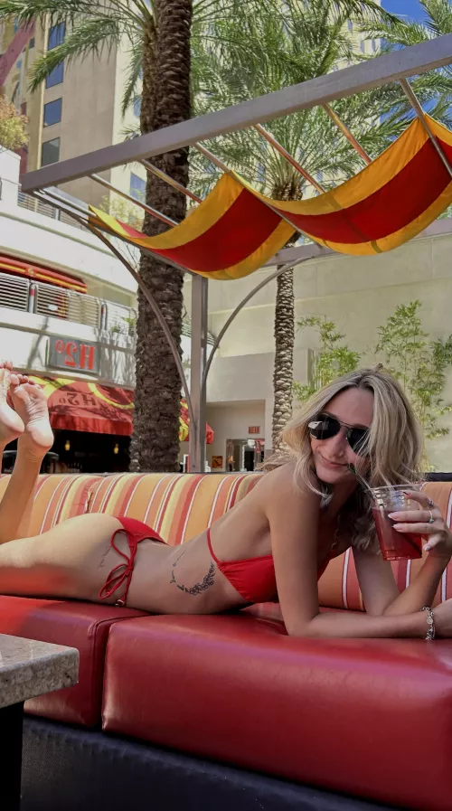 react to see me please myself