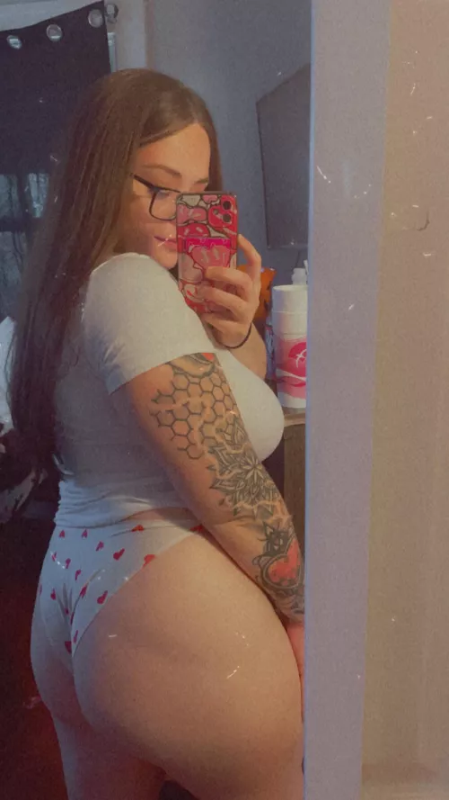 Selling on snap 🫶🏻 sexting cam customs gfe hmu 