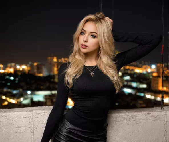 She is a 10 but she’s a blonde with curves…