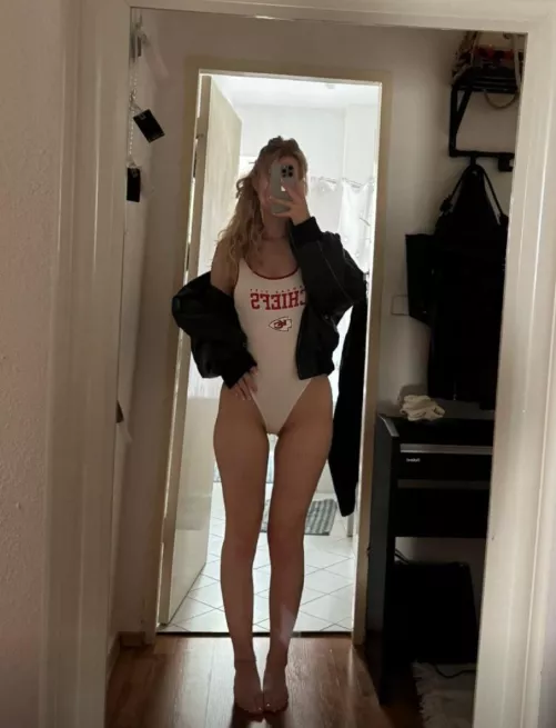 Soll ich unten mal zur Seite ziehen damit du siehst wie pink und glatt ich bin?😅 dann schreib mir 💓