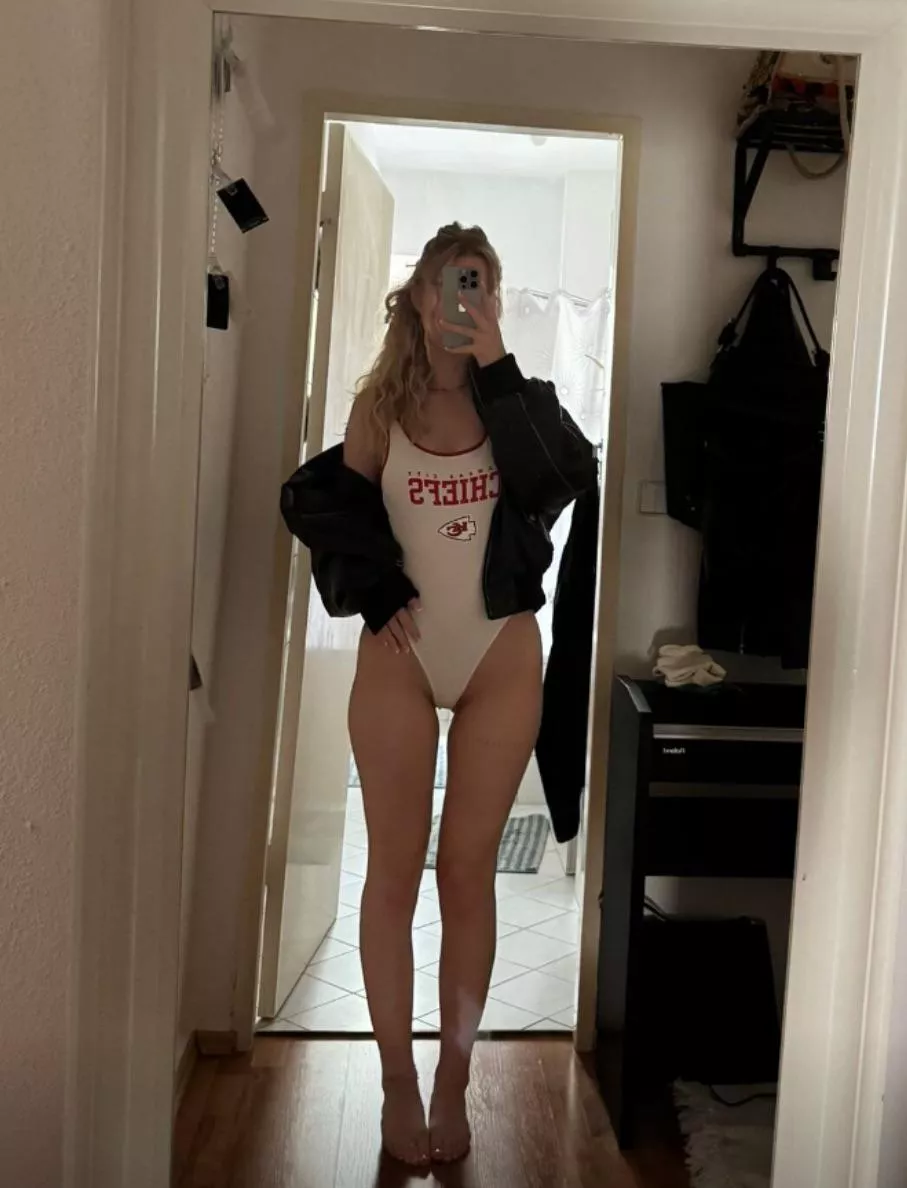 Soll ich unten mal zur Seite ziehen damit du siehst wie pink und glatt ich bin?😅 dann schreib mir 💓