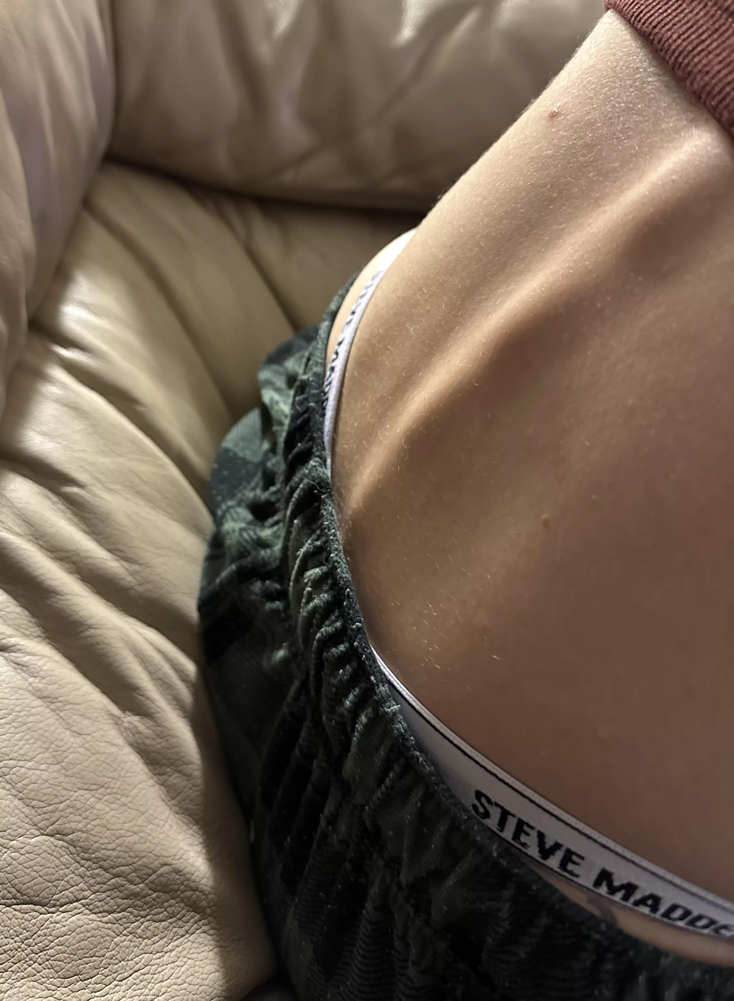 Tail’n in her pj’s, my favorite 🥵