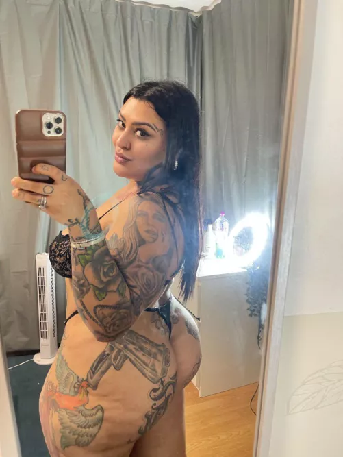 Take me upstairs and teach me a lesson daddy
