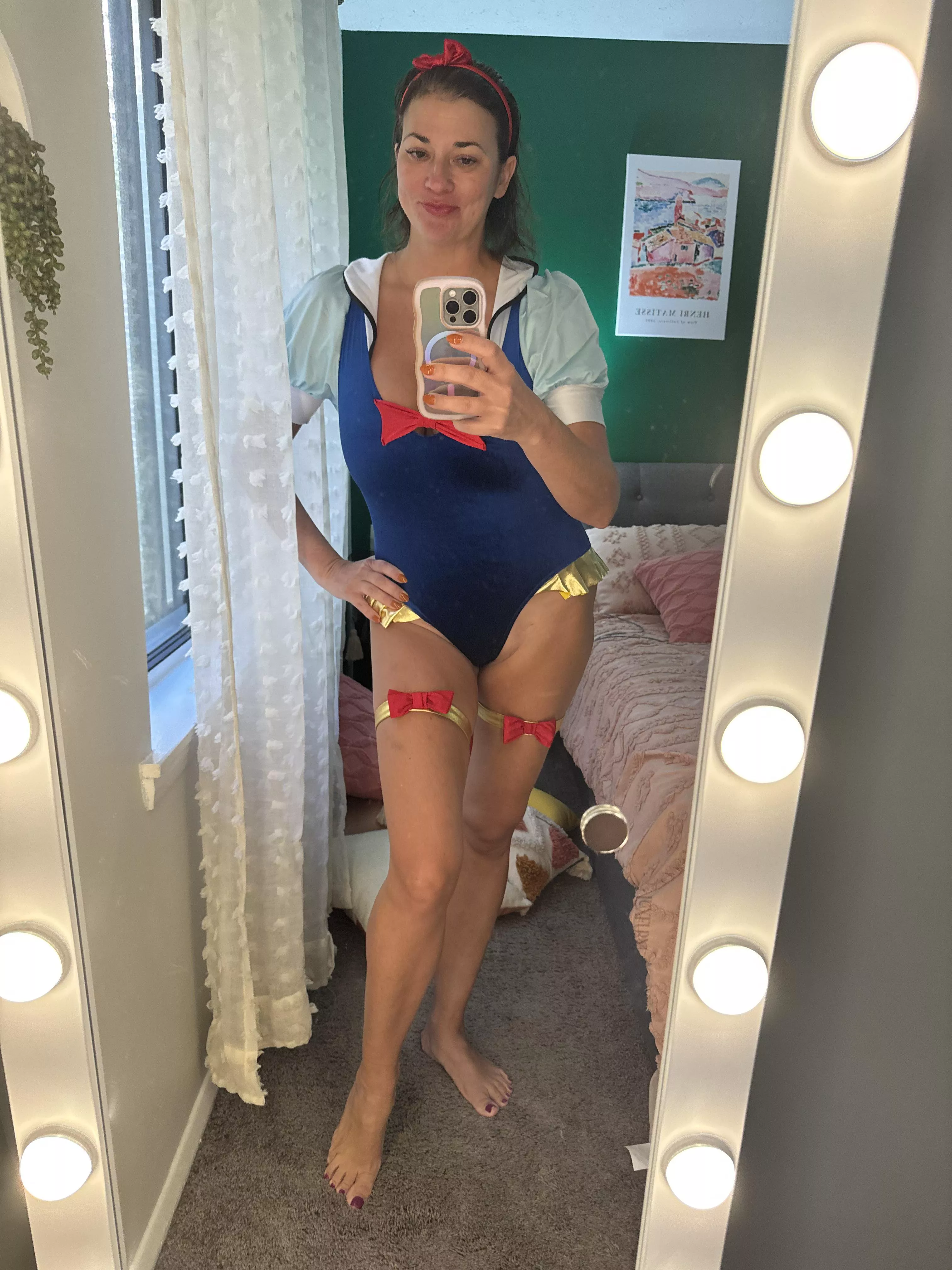 Three cheers for a midsize woman! 