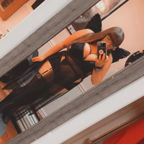 Victoria Secret Angel for Halloween🖤🧡 [Return Our 3P Tools/Apps]