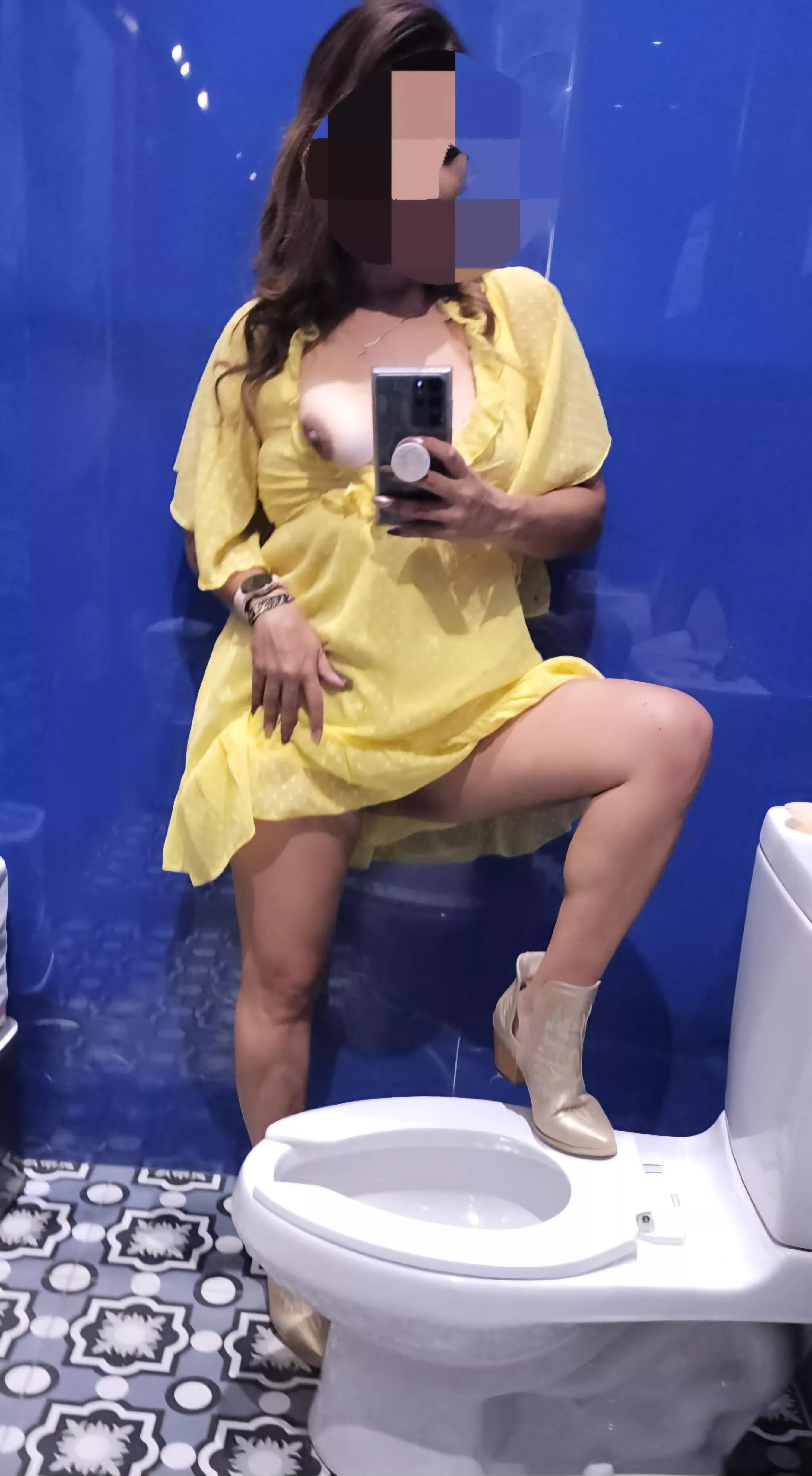 What better way to start my vacation than with a quick bathroom flash