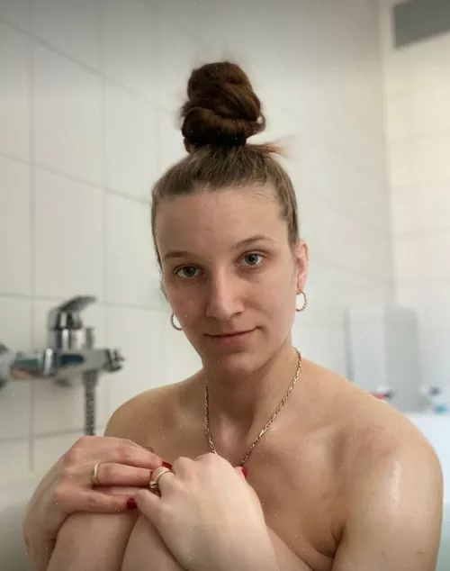 Would you f#ck me until I’m begging for more!?💄💕