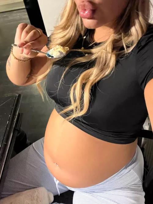 Would you feed me with a spoon like this or any other way🎂