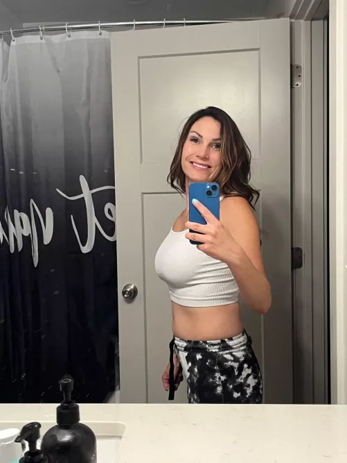 Would you fuck a mature woman like me without a condom? 31F