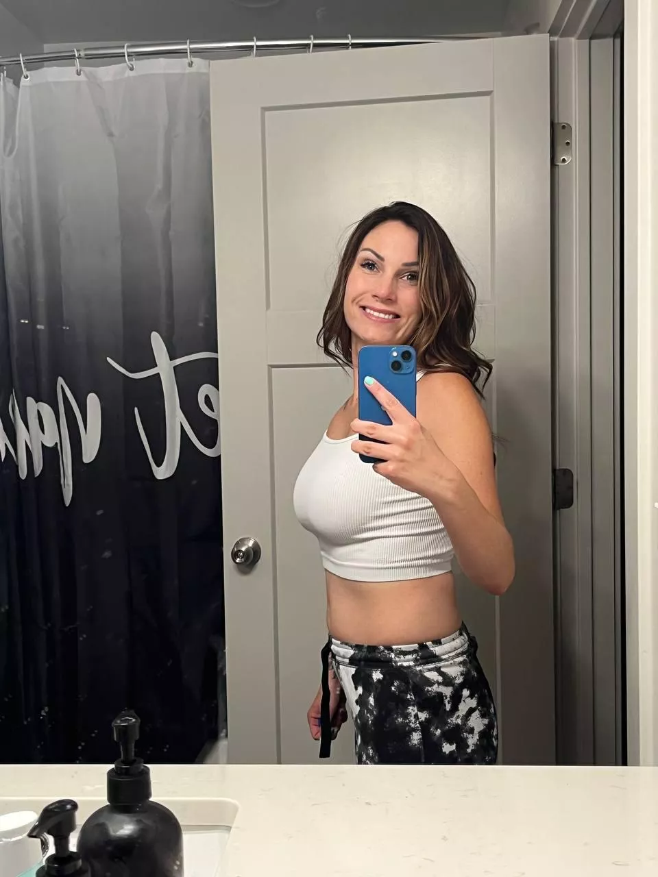 Would you fuck a mature woman like me without a condom? 31F