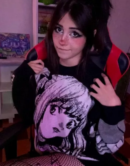 2006 goth slut, am I your type...
