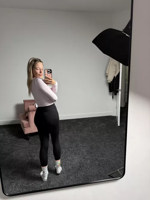 Couldn't stop wearing crews if I tried🤤 [F]