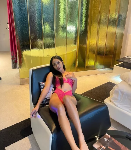 Do I look fuckable for older guys here?