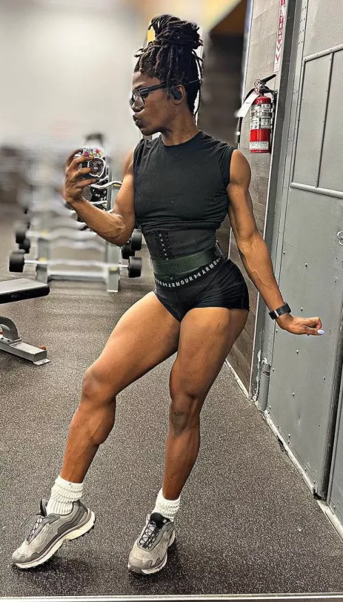 Do i look sexy in this gym outfit