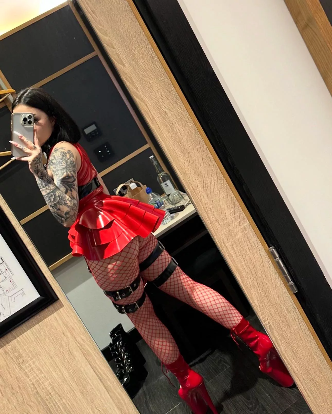 Doesn’t my ass look so good in latex